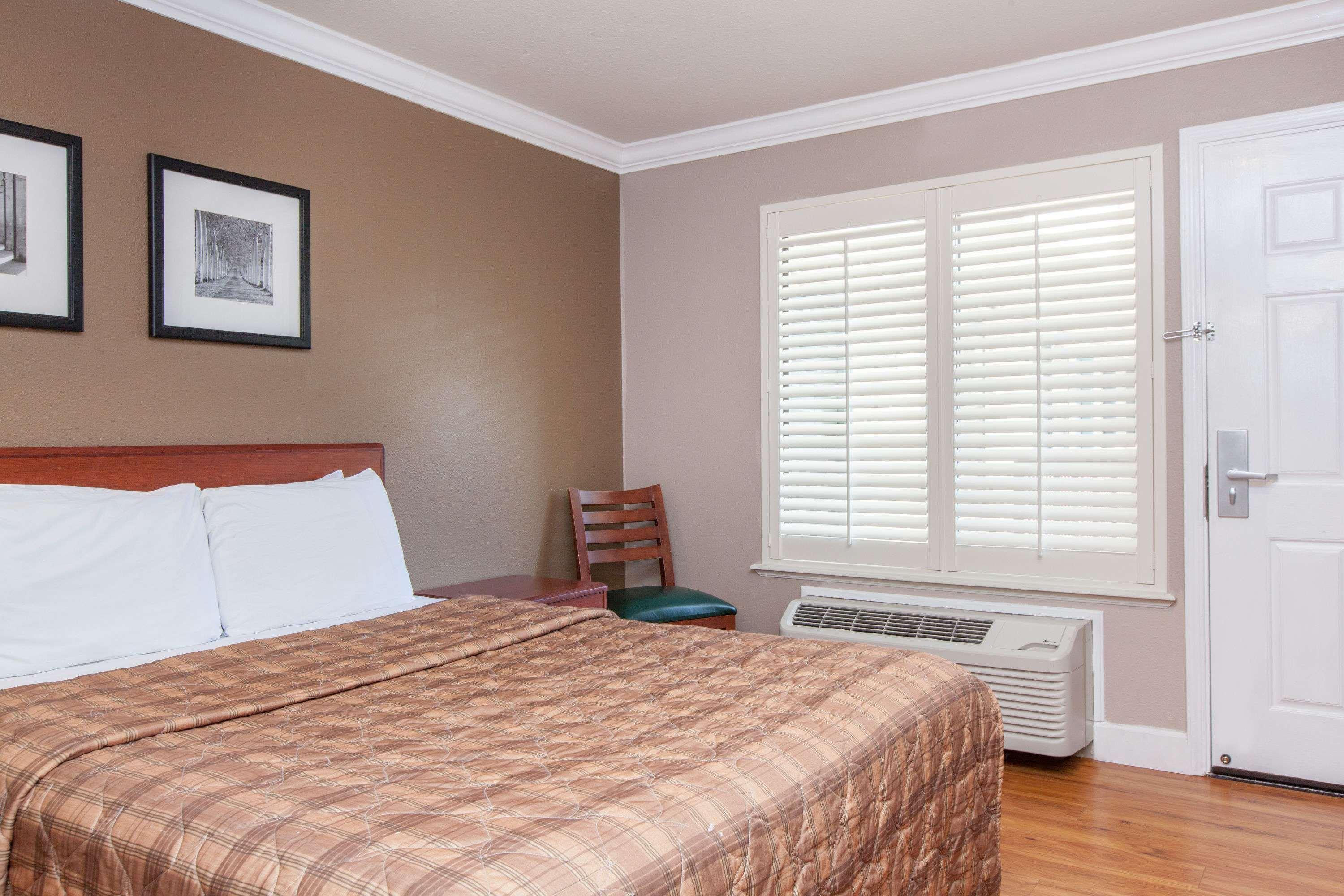 Days Inn By Wyndham San Francisco S/Oyster Point Airport South San Francisco Dış mekan fotoğraf