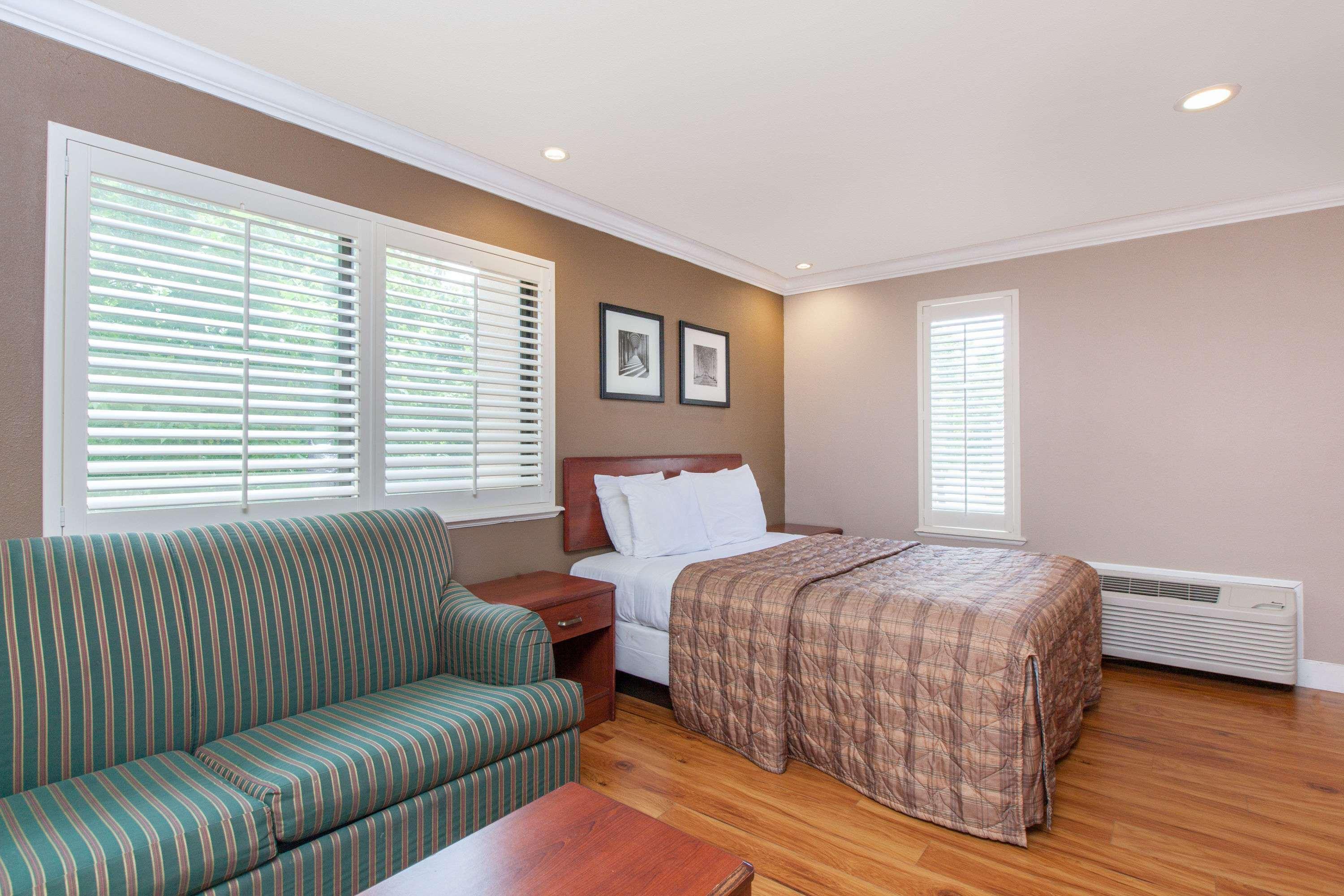 Days Inn By Wyndham San Francisco S/Oyster Point Airport South San Francisco Dış mekan fotoğraf