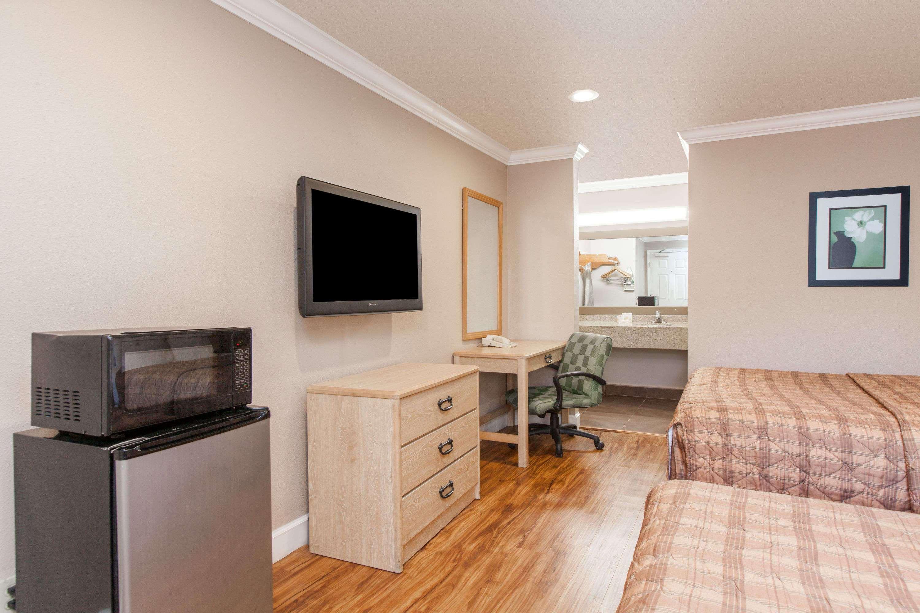 Days Inn By Wyndham San Francisco S/Oyster Point Airport South San Francisco Dış mekan fotoğraf