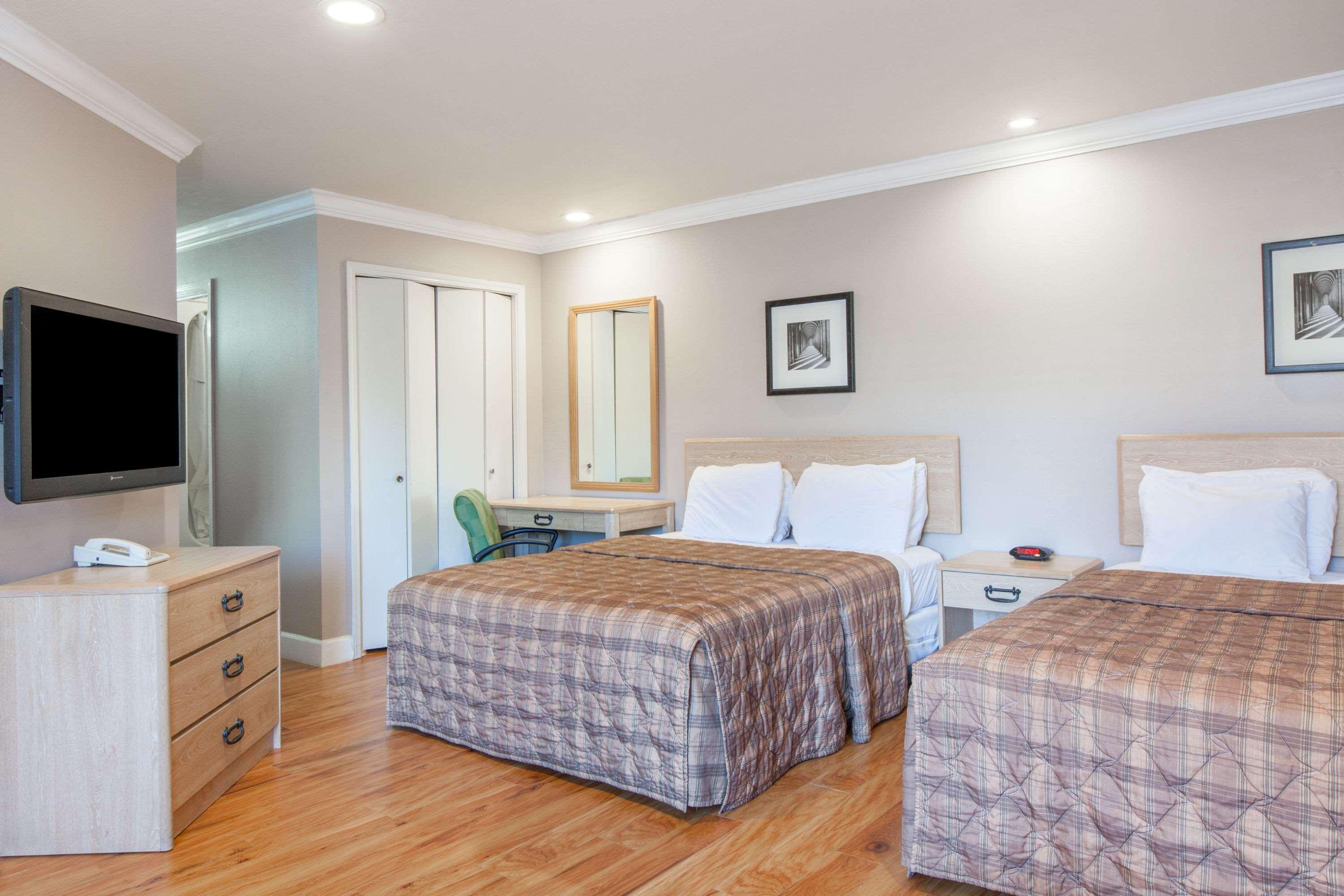 Days Inn By Wyndham San Francisco S/Oyster Point Airport South San Francisco Dış mekan fotoğraf