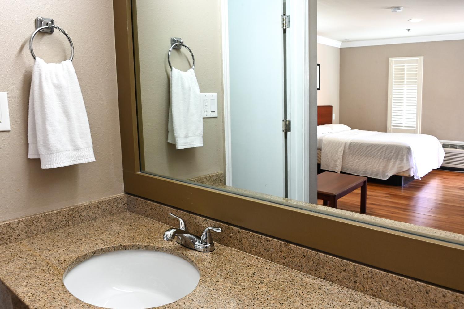 Days Inn By Wyndham San Francisco S/Oyster Point Airport South San Francisco Dış mekan fotoğraf